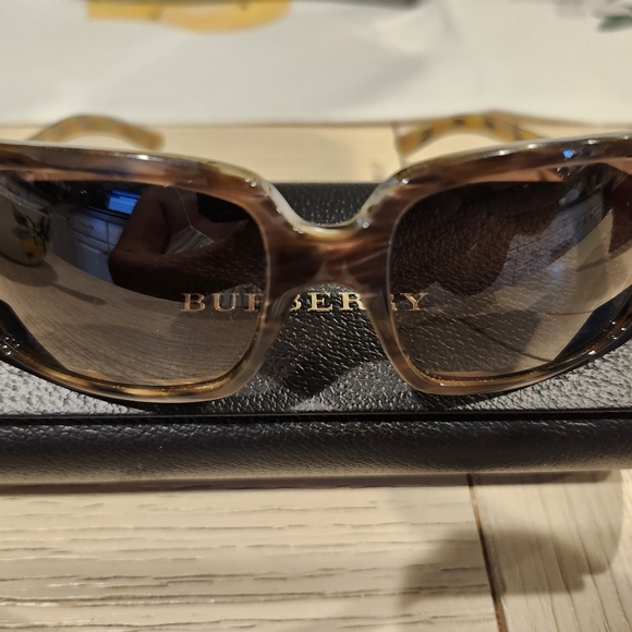BURBERRY SUNGLASSES - Picture 2 of 9